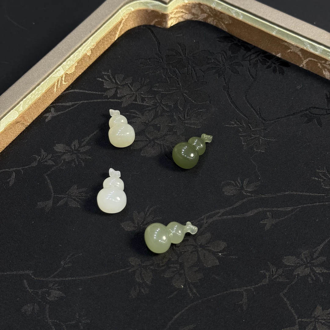 【圆满】天然和田玉立体葫芦冰底精品晴水湖水白藕粉L827