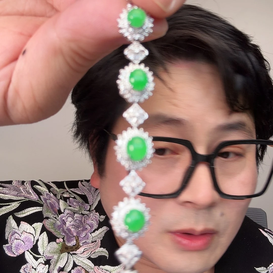 f***n翡翠18K金镶嵌颈饰一件