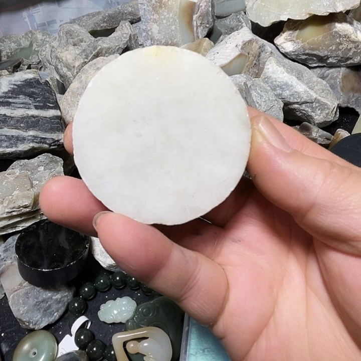 和田玉（糖玉）未镶嵌把件