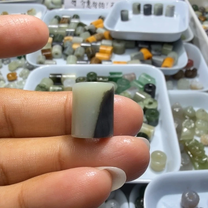张***儿未镶嵌和田玉珠宝半成品