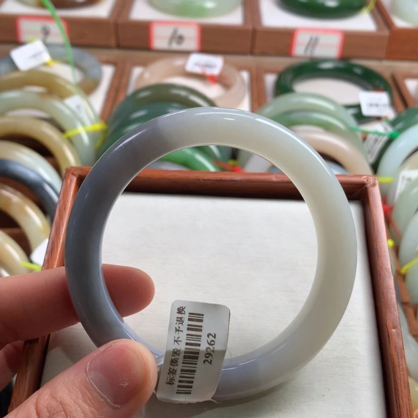 【闪购商品】和田玉手镯未镶嵌57