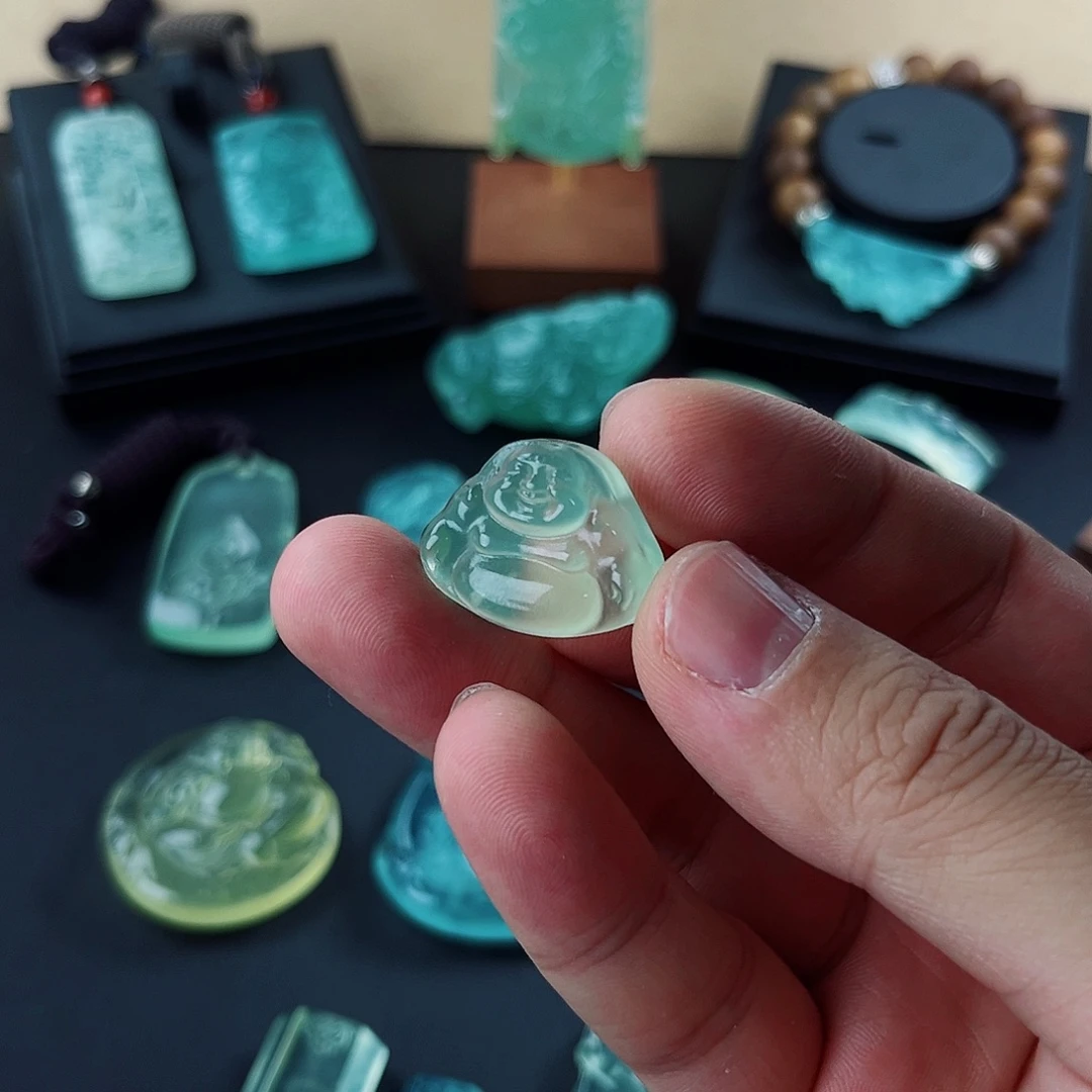 蛇纹石玉未镶嵌颈饰