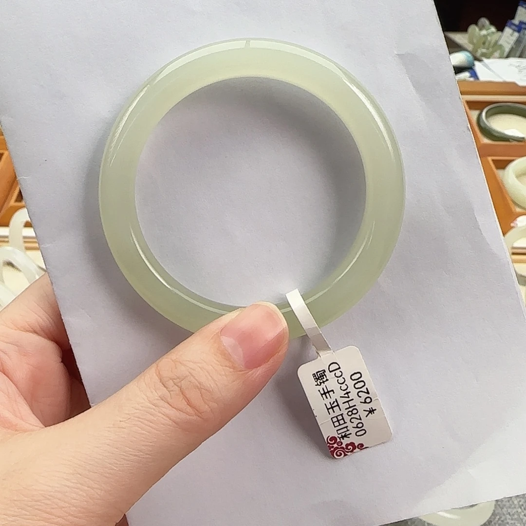 和田玉未镶嵌手镯52窄条渐变 葡萄肉