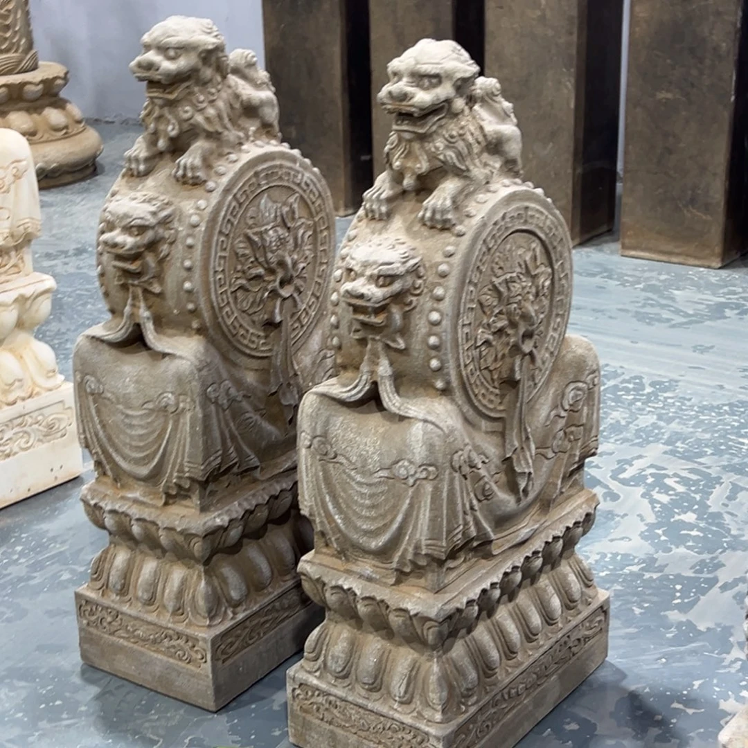 青石材质抱鼓石一对