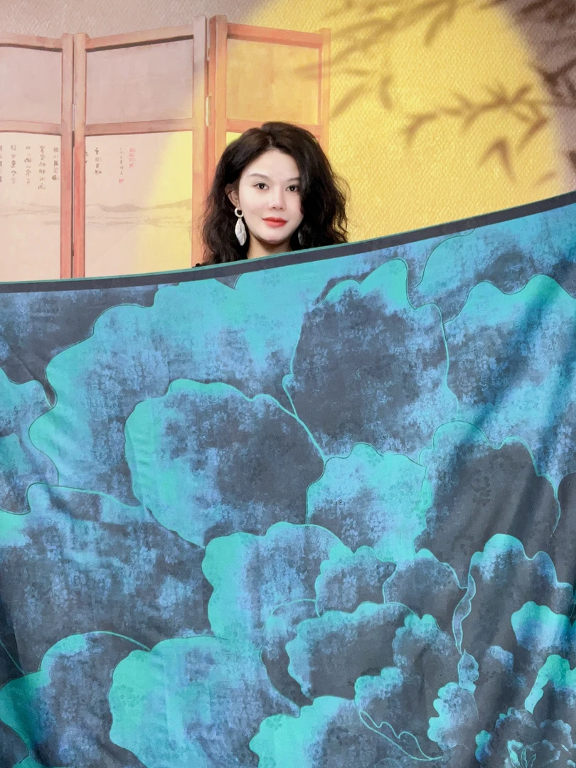 新品上市[月夜牡丹]140*140方巾女士丝巾围巾保暖御寒披肩