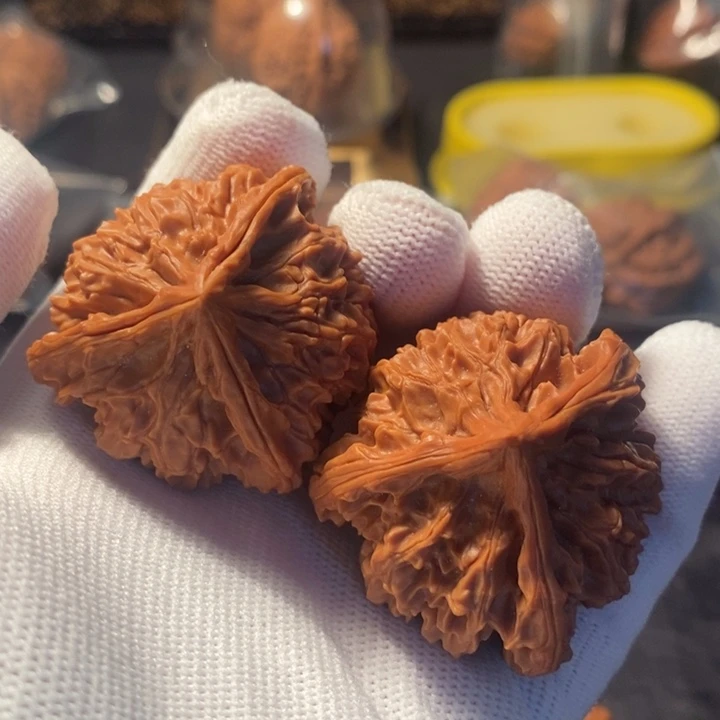 文玩核桃吊坠42龙纹三棱