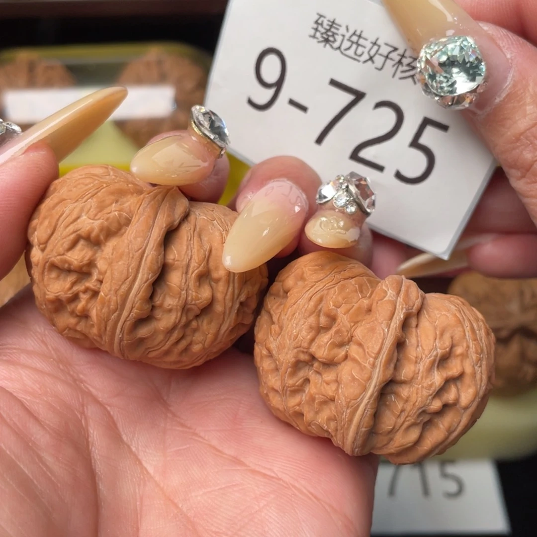 文玩核桃把件42红皮精配元宝