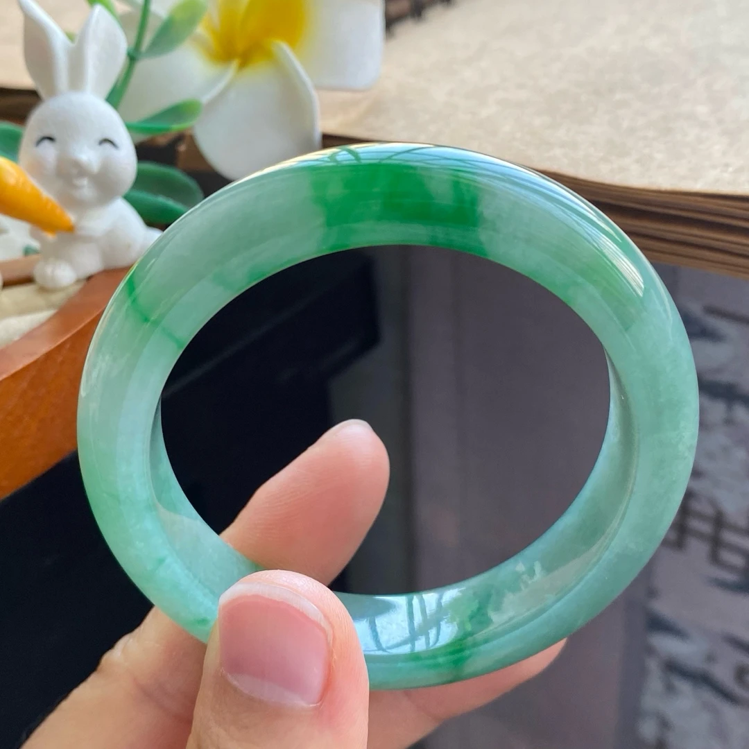 01.30批翠绿飘花镯96号52.4-12-8.4天然翡翠