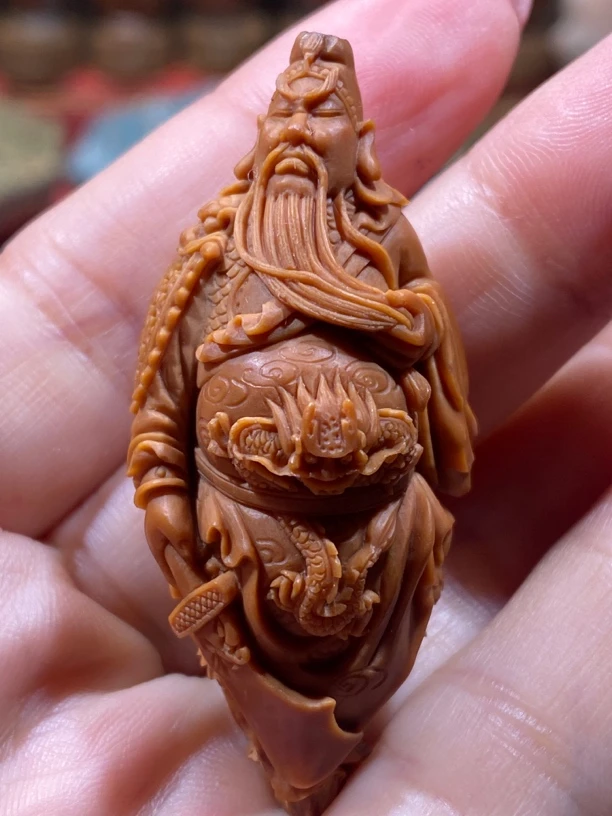 橄榄核关公，尺寸2.4×5.3，刘中华本工