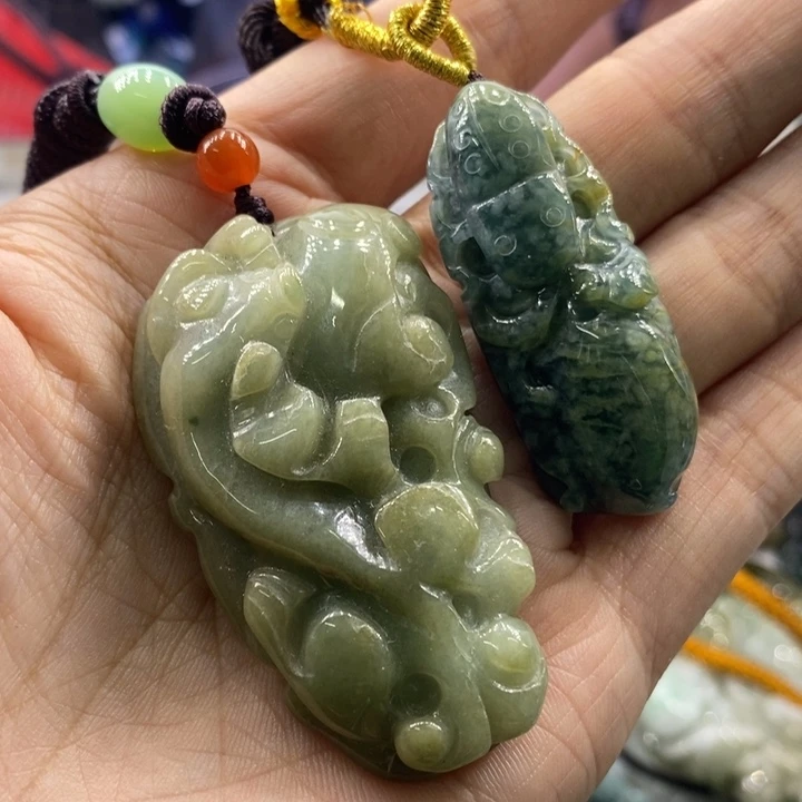 慎***獨翡翠未镶嵌吊坠(不含链)2806