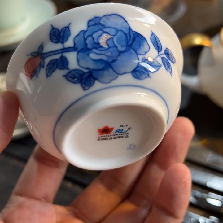 手绘正价玲珑普洱杯