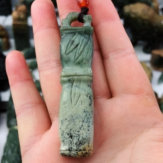 未镶嵌岫岩河磨玉（透闪石质玉）挂件