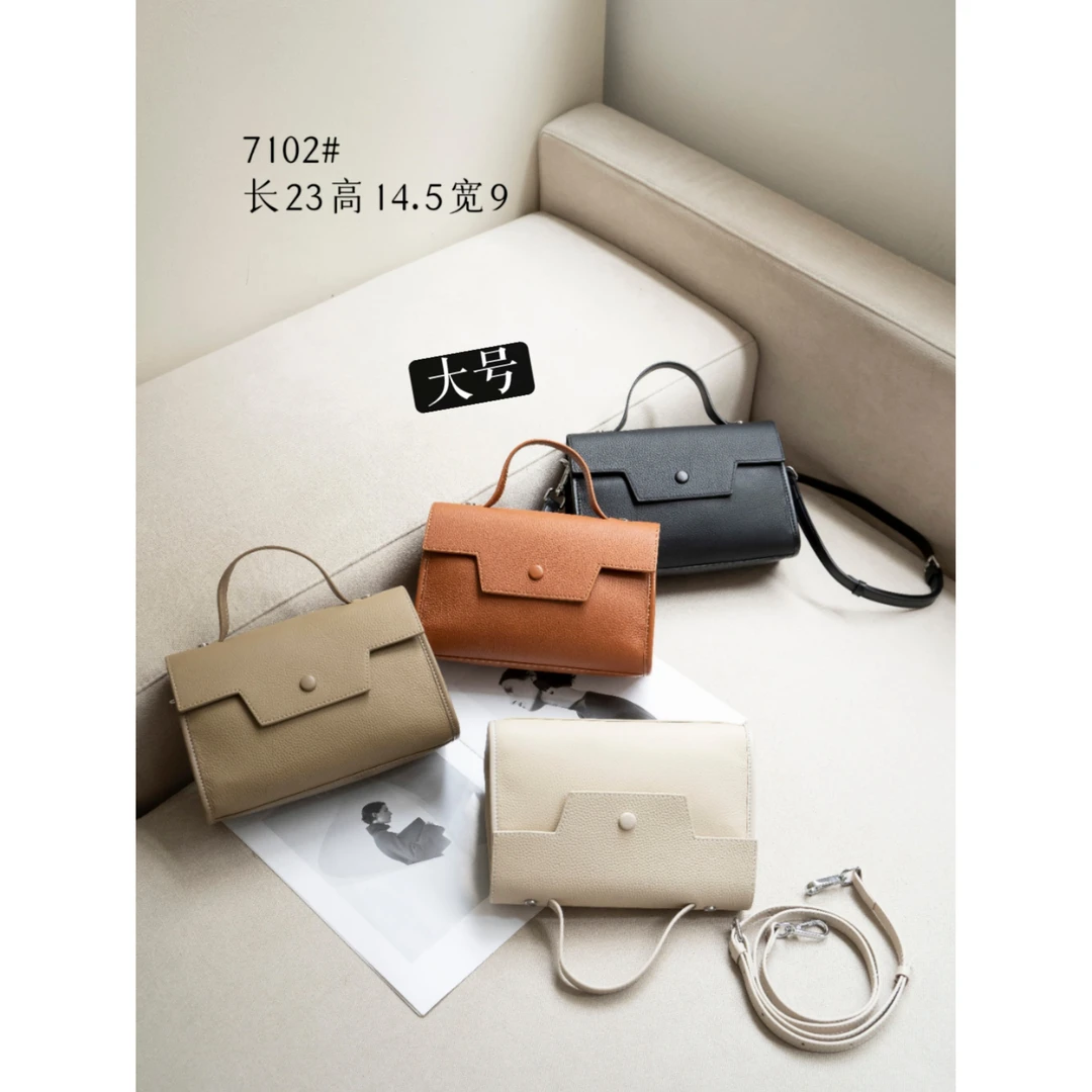 时尚多层款方形证件位斜挎包港风女士耐刮大号单肩7102