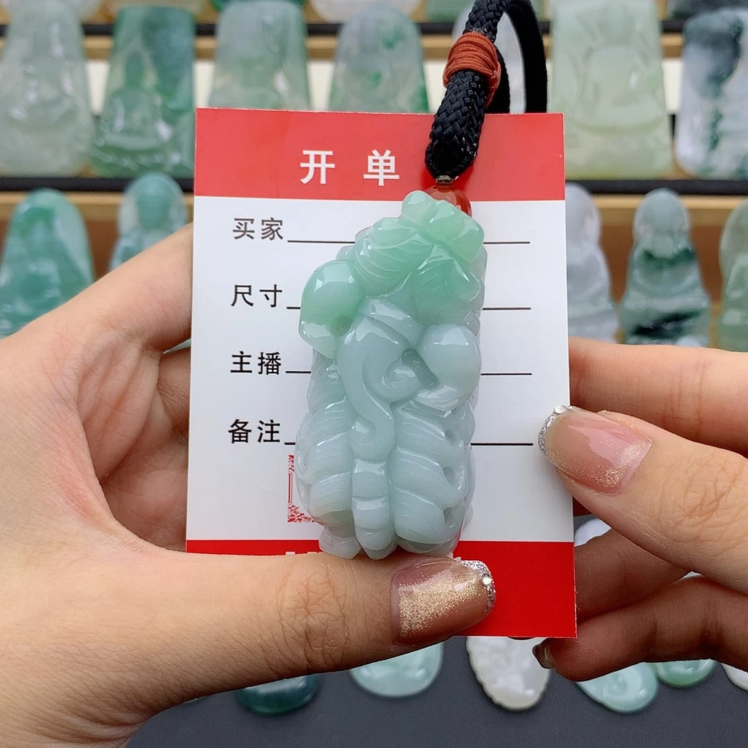 翡翠未镶嵌颈饰貔貅
