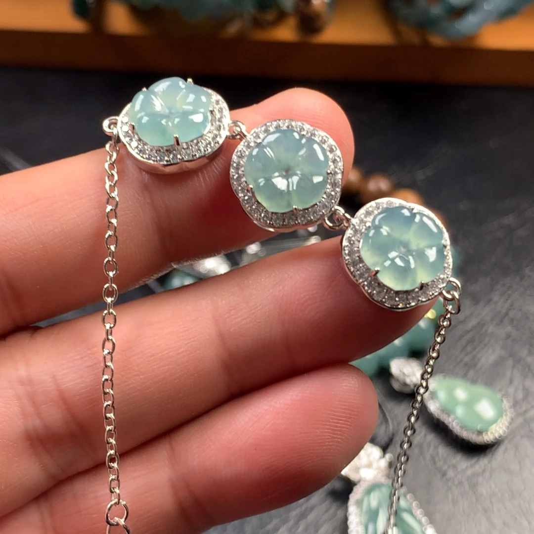 翡翠未镶嵌颈饰有钱花手链