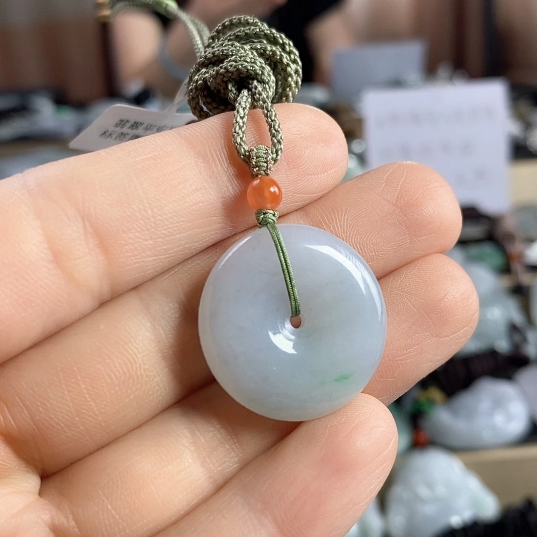 翡翠未镶嵌颈饰平安扣