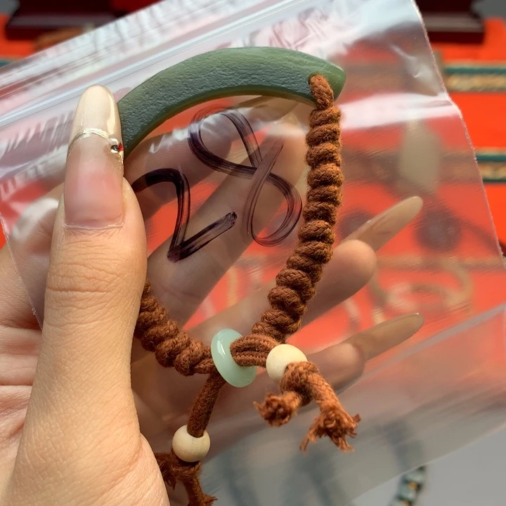 和田玉（糖玉）颈饰未镶嵌七****）