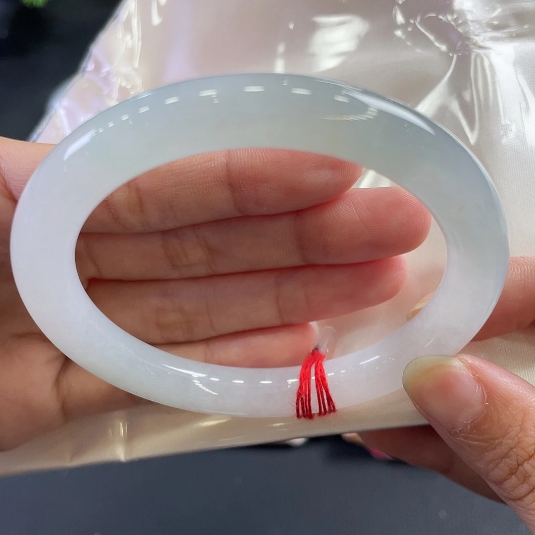 未镶嵌手镯翡翠5****?白月光圆条