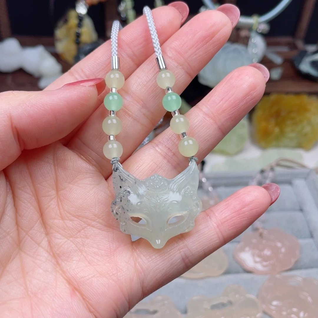 蛇纹石玉颈饰未镶嵌