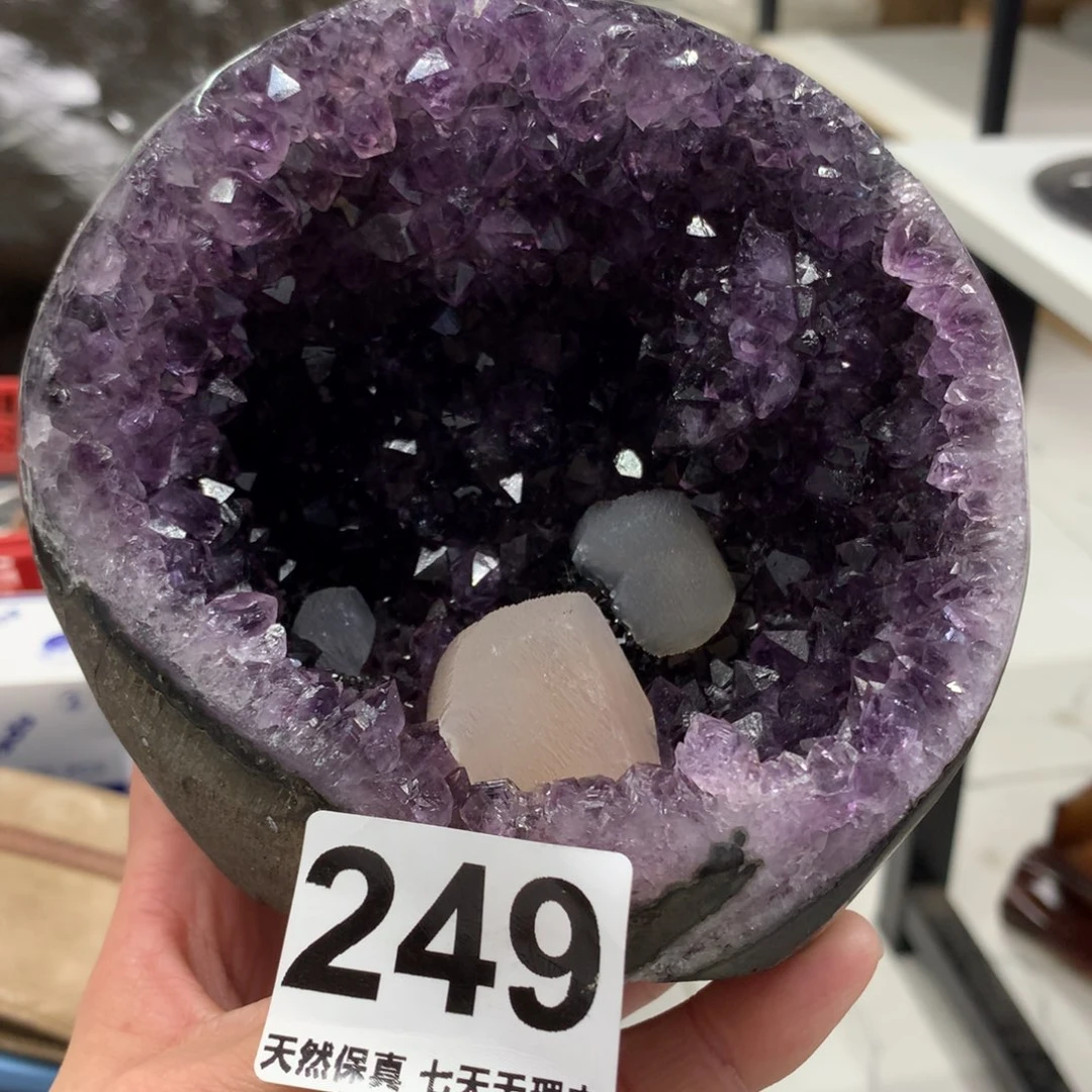 水晶摆件未镶嵌一***富水晶摆件m