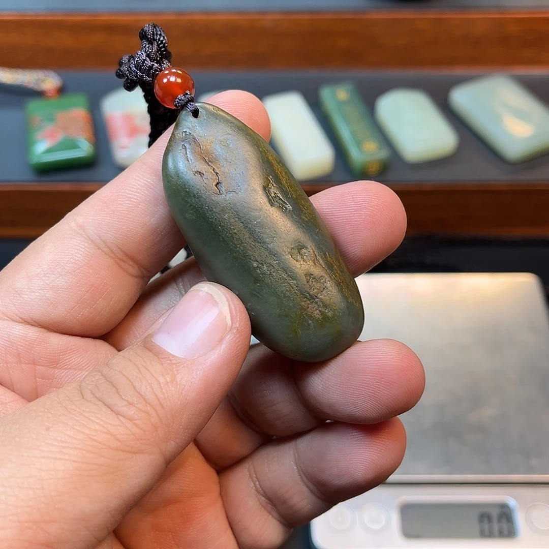 炎***翁和田玉未镶嵌颈饰