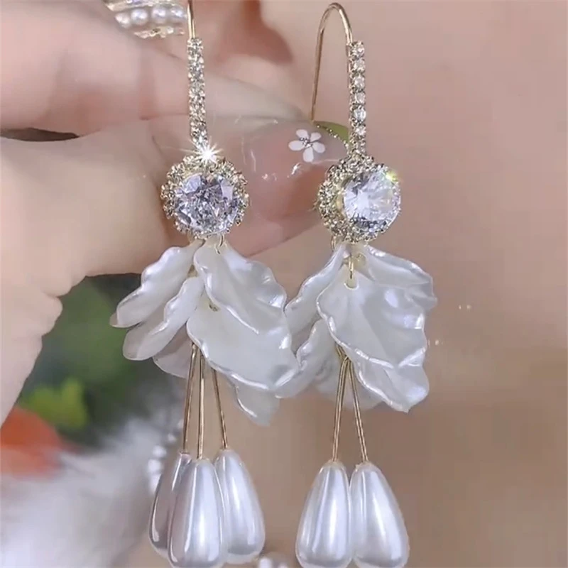 合金贝壳耳饰 合金超仙白色贝壳花瓣珍珠流苏耳环女2025新款潮轻