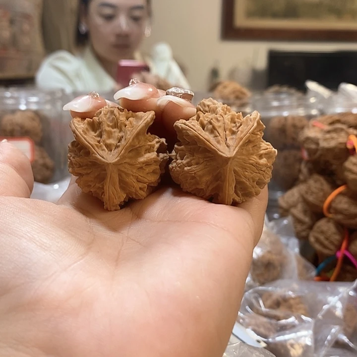 文玩核桃吊坠35练手对盘山三棱