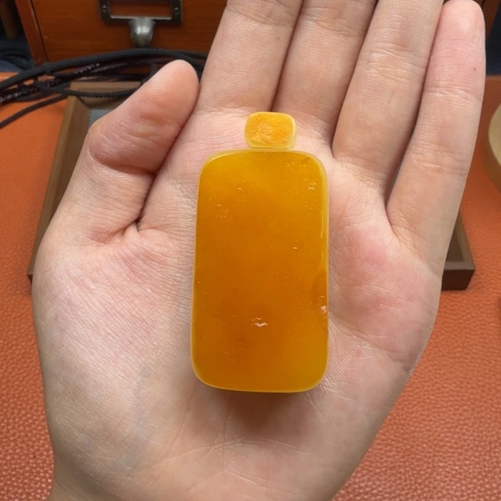 蜜蜡未镶嵌吊坠(赠链)