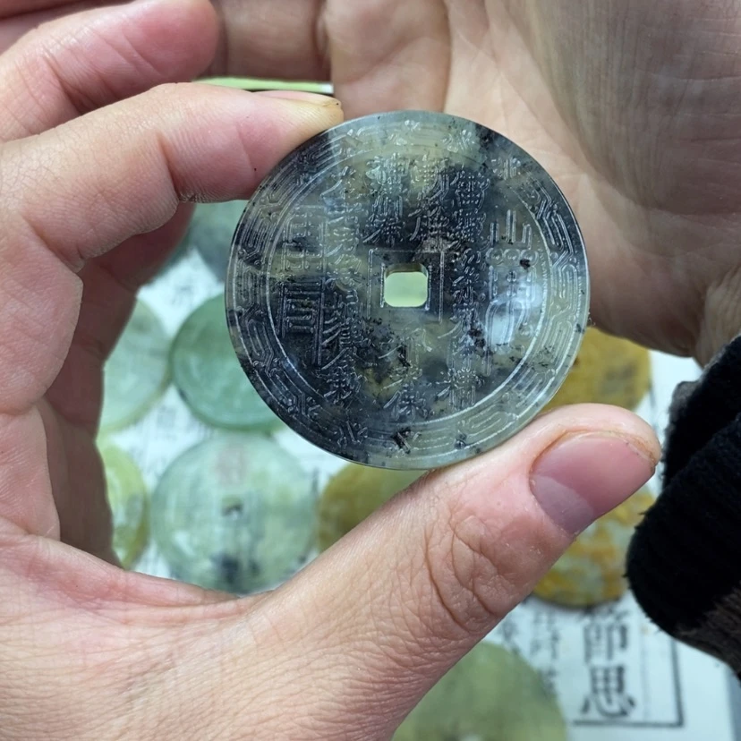 【闪购商品】岫玉颈饰未镶嵌不*饭岫玉山鬼花钱吊坠