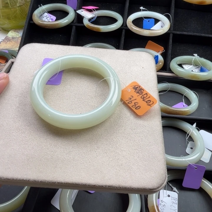 未镶嵌手镯和田玉玲珑美镯56