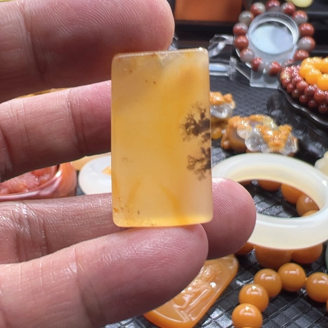 石英质玉未镶嵌颈饰