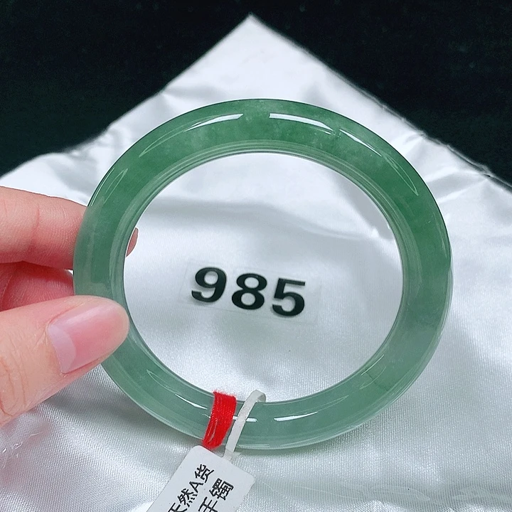 翡翠未镶嵌手镯（圆镯）