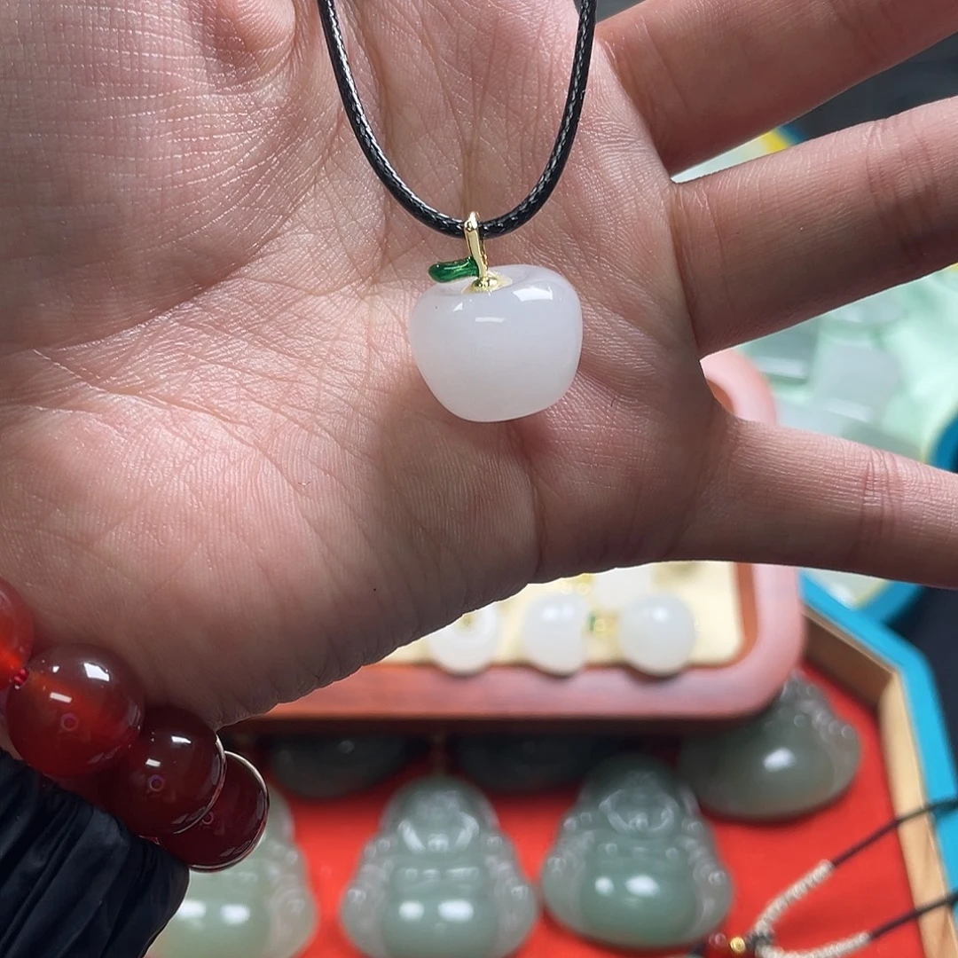 石英质玉未镶嵌颈饰