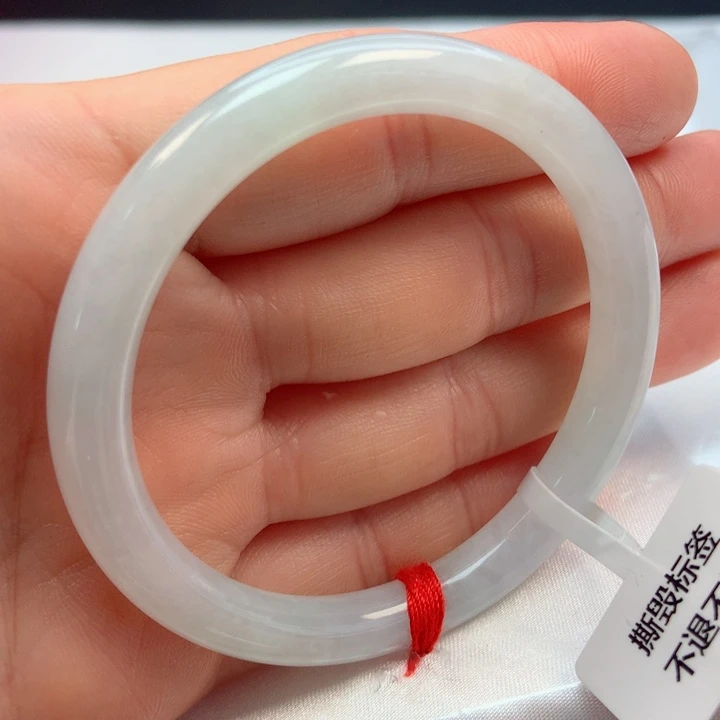 翡翠手镯未镶嵌52圈