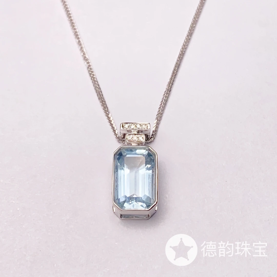 18K金镶嵌海蓝宝石项链