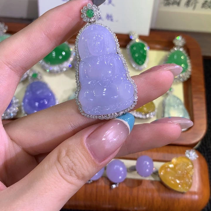 颈饰18K金镶嵌翡翠