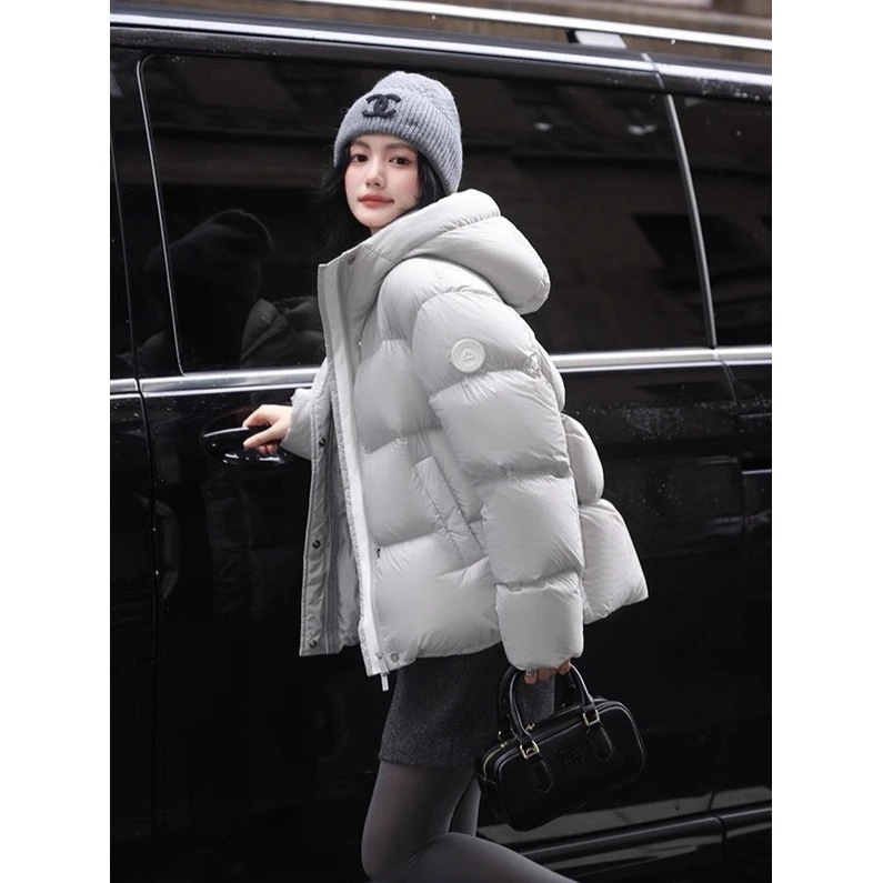 波司登极地联名联名羽绒服女高级感长短2025年时尚连帽设计感袖标