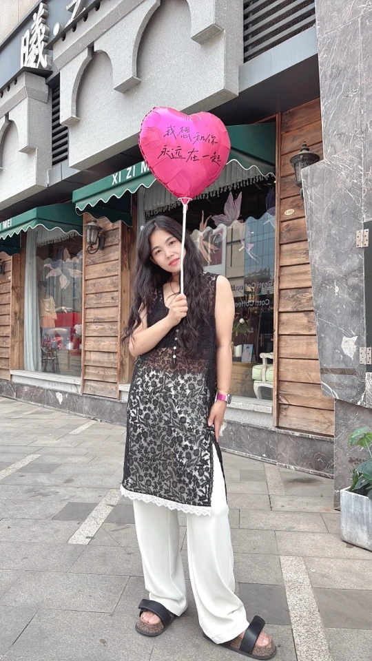 夏季新款时尚镂空蕾丝上衣