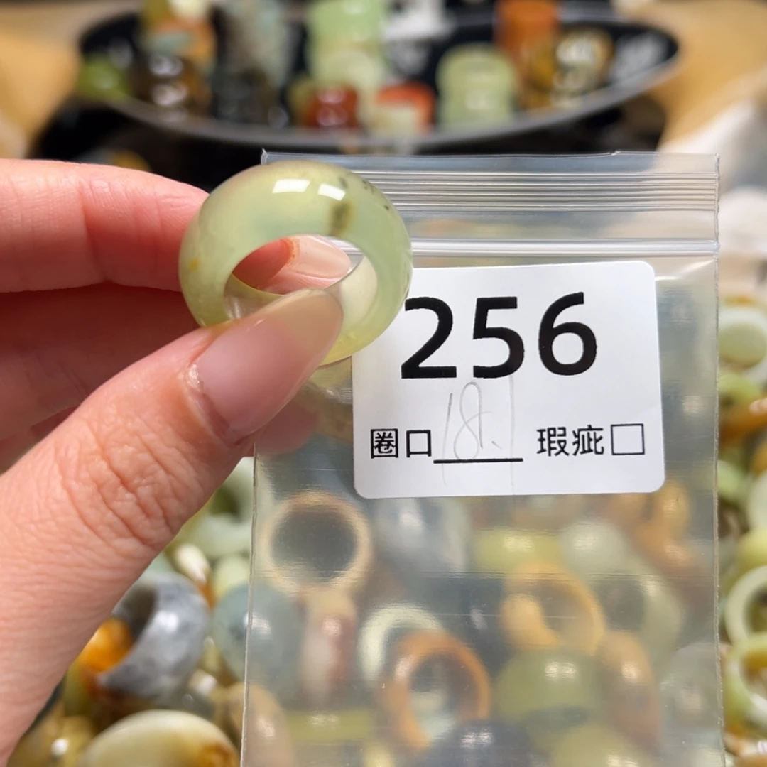 小***子蛇纹石玉未镶嵌戒指