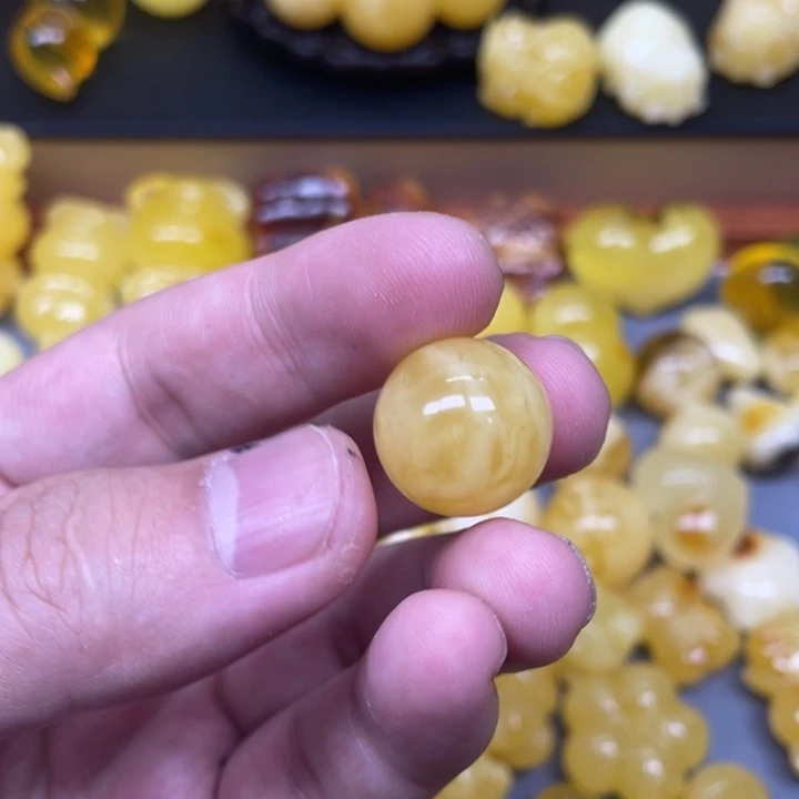 韦****琥珀未镶嵌珠宝奇石