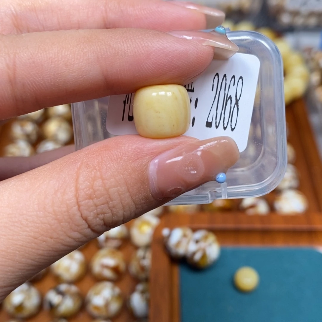 沁色蜜蜡未镶嵌2068