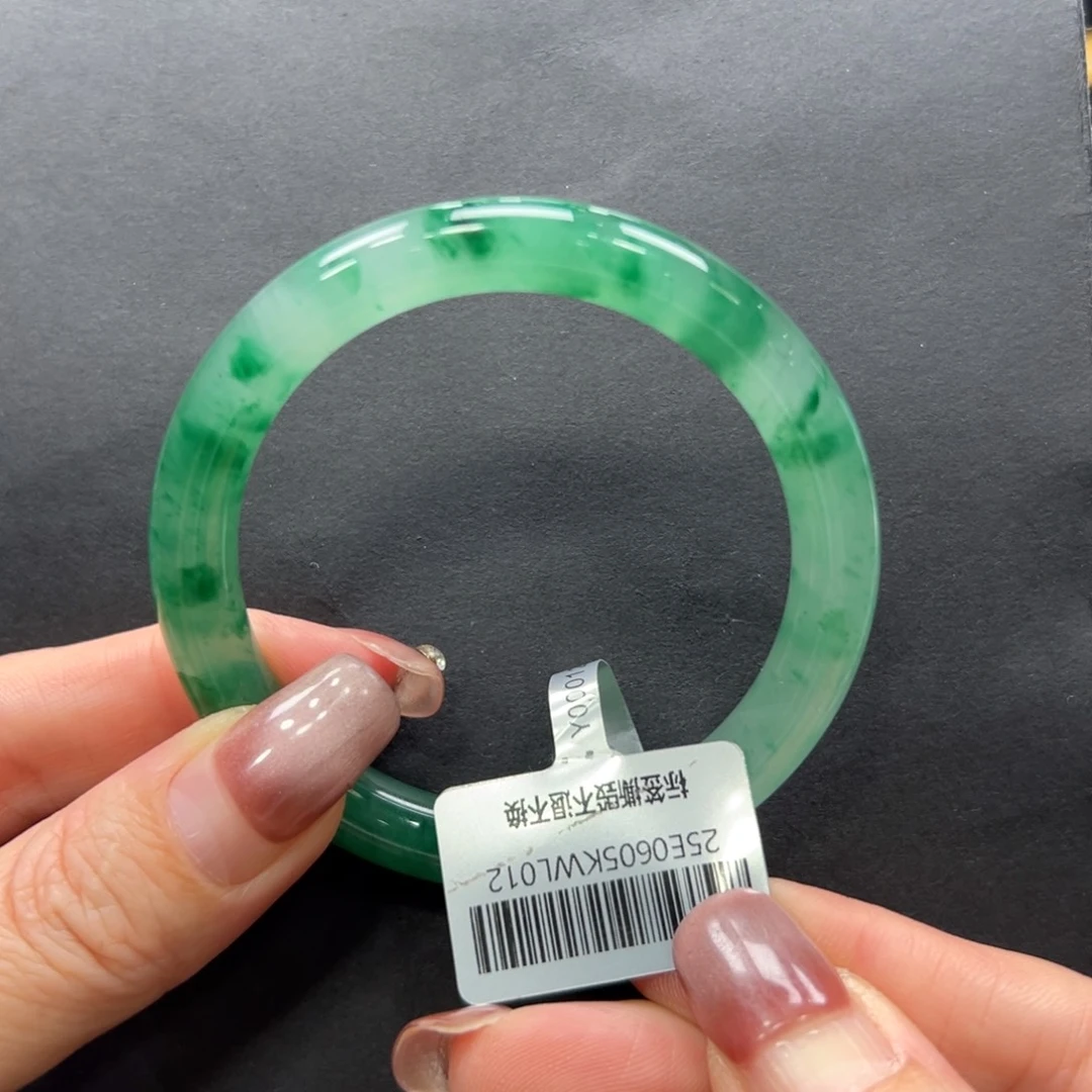 周***周石英质玉未镶嵌手镯+昕昕53