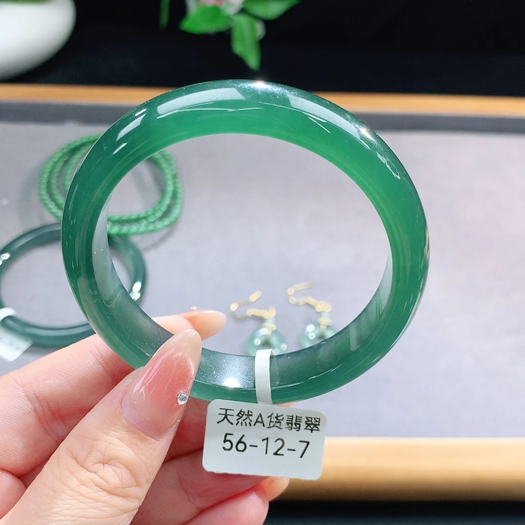 未镶嵌手镯（圆镯）翡翠