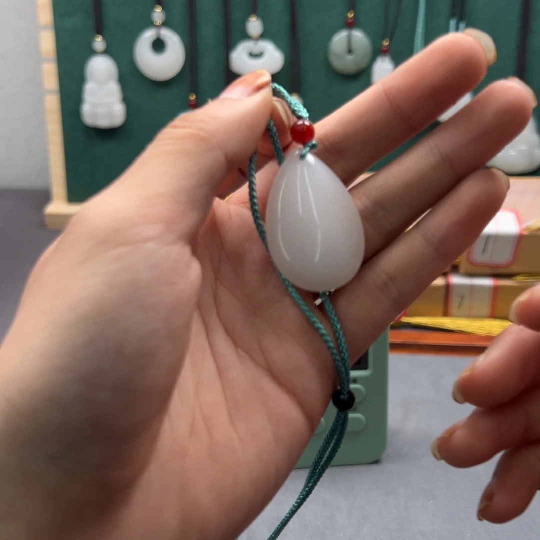 小***弟石英质玉未镶嵌颈饰