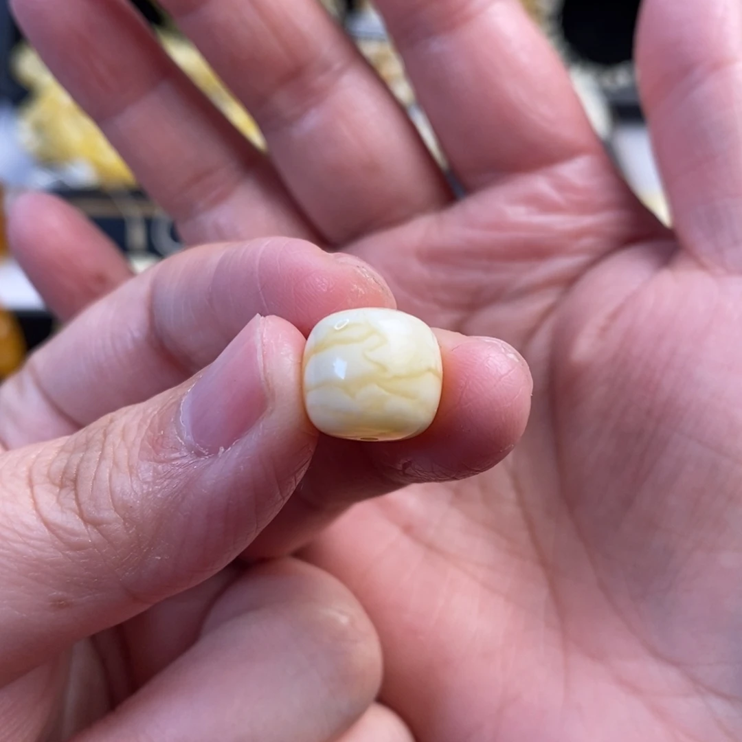 琥珀未镶嵌裸石瓷白花老型单珠12.2