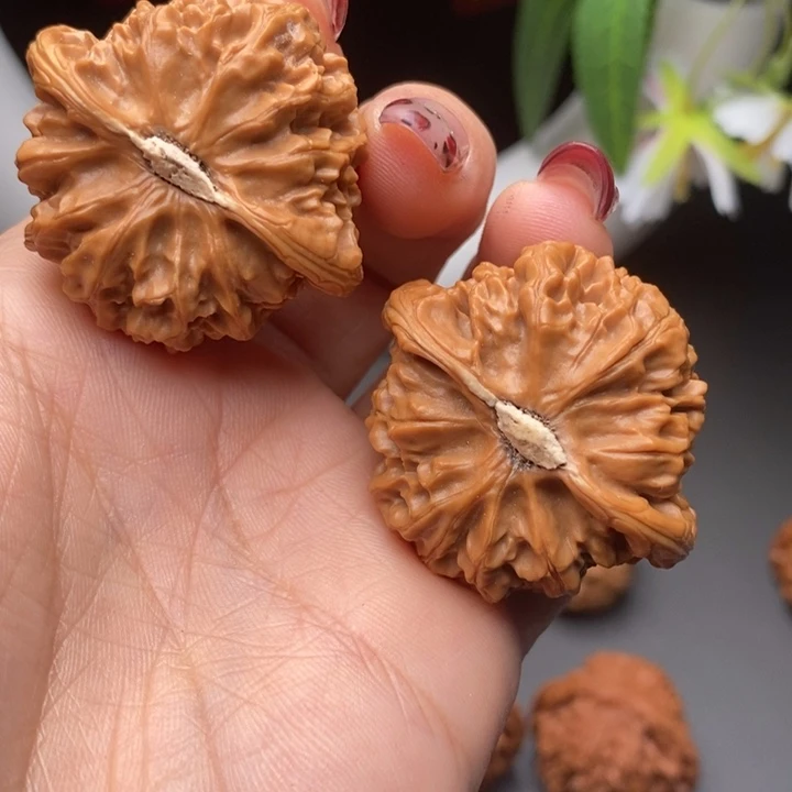 文玩核桃把件如**时宫灯