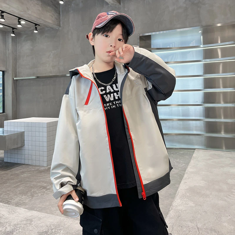 男童外套春秋款2025新款童装中大童风衣秋装洋气男孩秋季冲锋衣