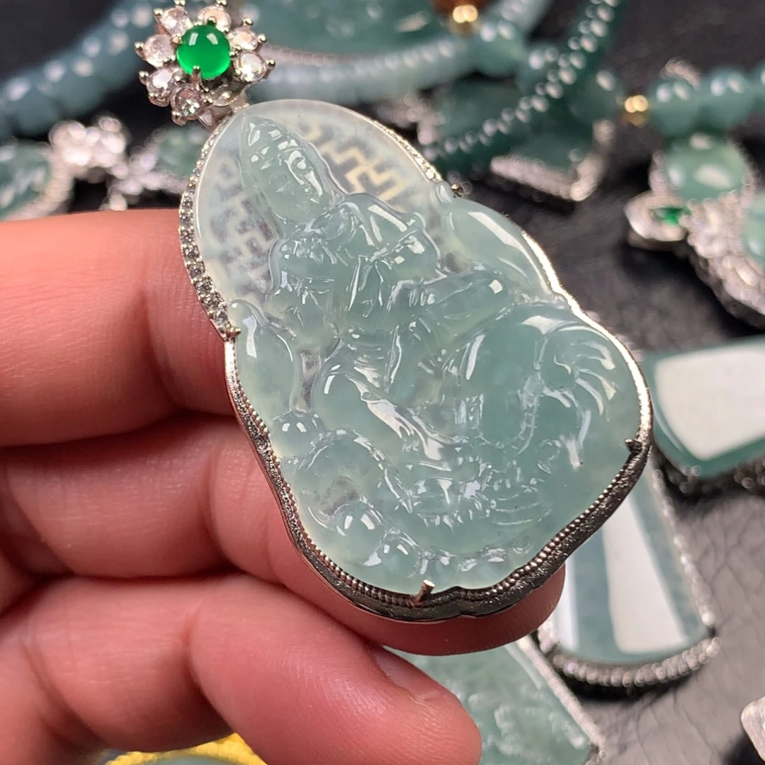 翡翠未镶嵌颈饰普贤