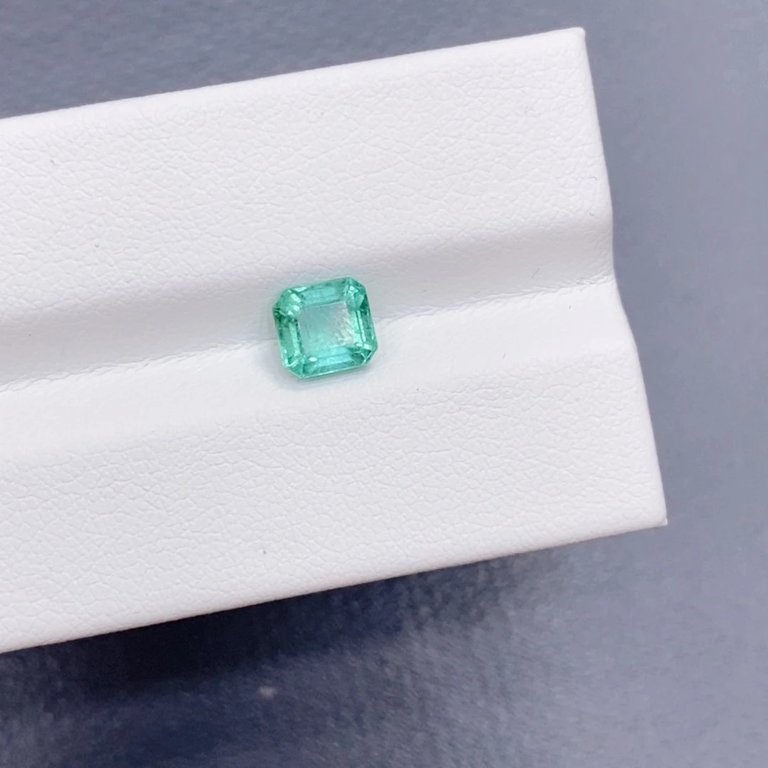 裸石未镶嵌祖母绿0.91克拉