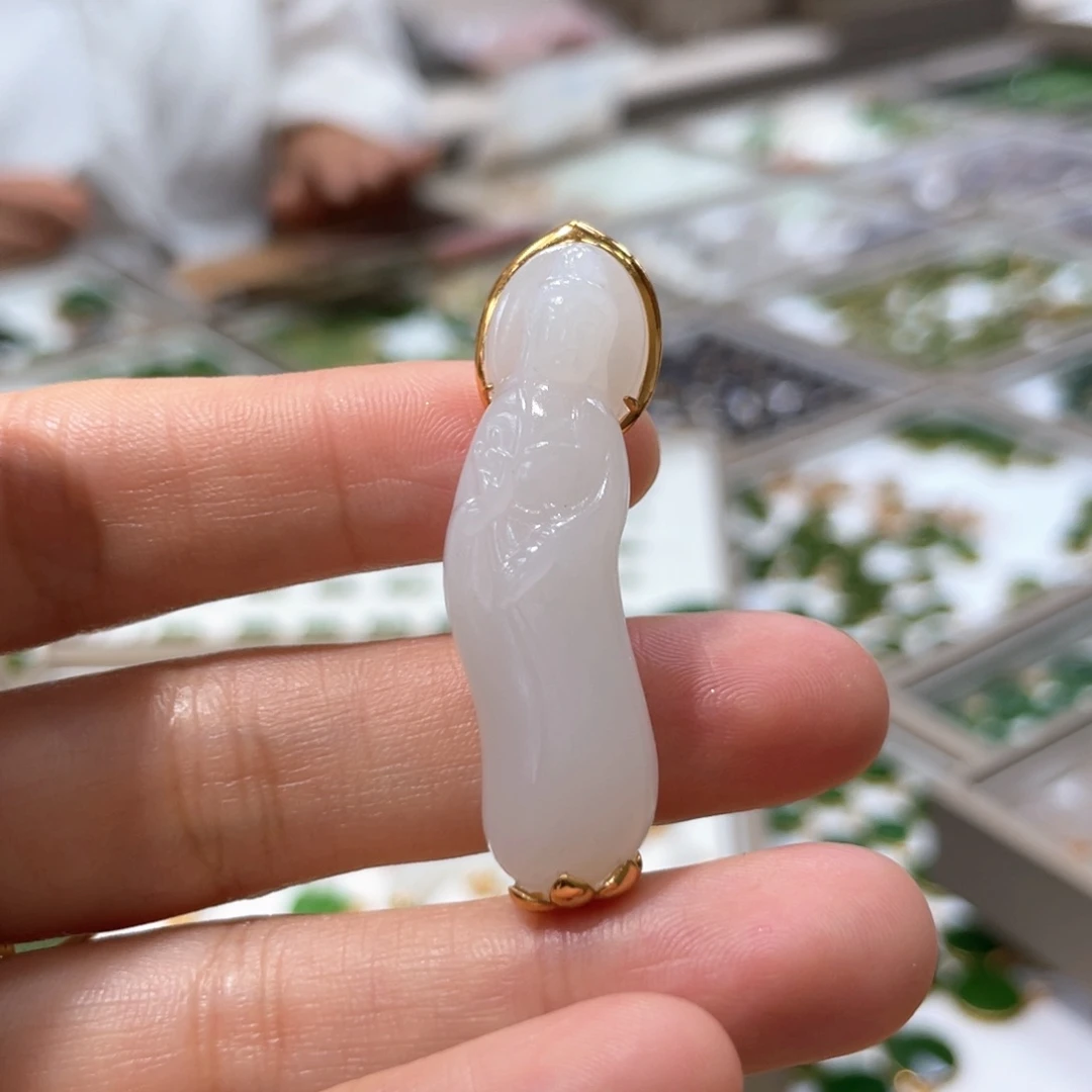 和田玉18K金镶嵌颈饰